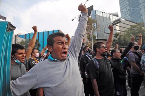 “¡Por que vivos se los llevaron, vivos los queremos!” fue una de las consignas de ayer.