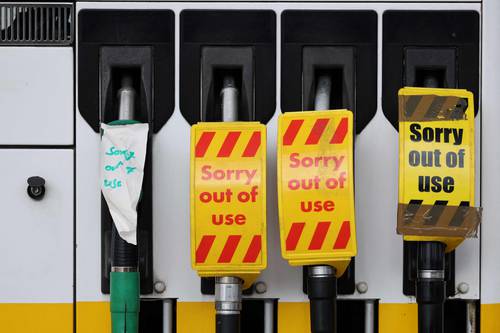 Estación de combustible cerrada en Hook, Hampshire. Según la Asociación de Minoristas de Gasolina, 27 por ciento de los surtidores en el país están vacíos.