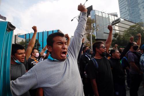 Manifestación a siete años de la desaparición de los jóvenes de Ayotzinapa. La Sedena hizo públicas ayer conversaciones interceptadas la noche del 26 de septiembre de 2014 entre funcionarios policiacos de Iguala e integrantes de Guerreros Unidos.