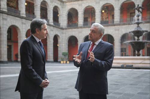 El presidente Andrés Manuel López Obrador dio un recorrido al secretario de Estado estadunidense, Antony Blinken, para explicarle el mural Epopeya del pueblo mexicano en Palacio Nacional.