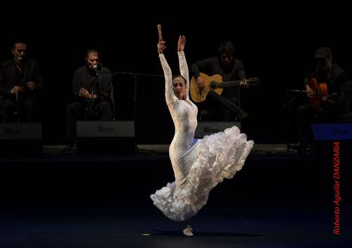 A la sombra del naranjo recrea un momento muy especial de un baile fortuito con gitanas en Sevilla. En la imagen, el espectáculo Caminando, presentado en mayo de 2017 en el Palacio de Bellas Artes.