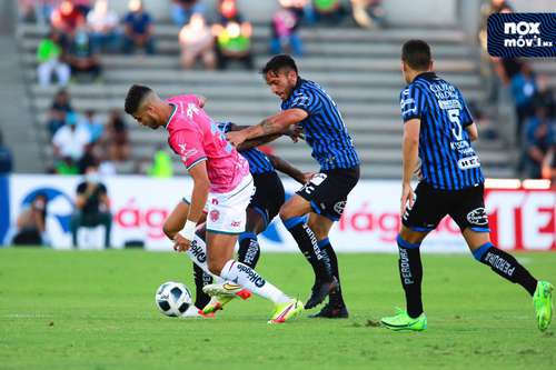 Pese a tener ventaja numérica, los Bravos, dirigidos por Ricardo Ferretti, no pudieron pasar del empate sin goles con Querétaro, en juego pendiente de la jornada 10 del Apertura 2021 de la Liga Mx. Los Gallos se quedaron con diez hombres desde el minuto 19 en el estadio Olímpico Benito Juárez, tras la expulsión de Jonathan dos Santos. Más tarde, el mediocampista queretano Bryan Olivera falló un penal y en el contrarremate envió un débil disparo que fue atajado por el guardameta Hugo González. Ciudad Juárez tiene 15 puntos, mientras Querétaro es antepenúltimo con 11.