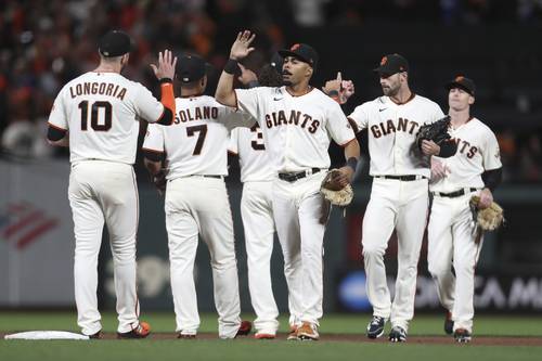 Los Gigantes de San Francisco se impusieron en casa 4-0 sobre los Dodgers de Los Ángeles en el primer partido de la serie divisional de la Liga Nacional.