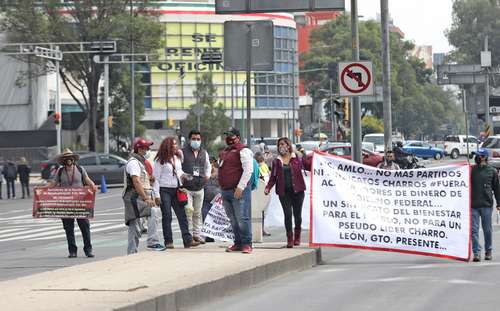 Empleados de la Secretaría de Bienestar se movilizaron hace más de un mes para denunciar corrupción en los estados y las malas condiciones laborales a las que están expuestos.