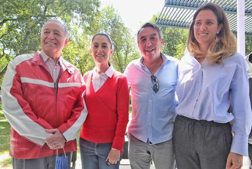 Valentín Diez Morodo, Claudia Sheinbaum Pardo, Emilio Azcárraga Jean y Sharon Fastlicht, durante la inauguración del parque Lomas, en la segunda sección del Bosque de Chapultepec.