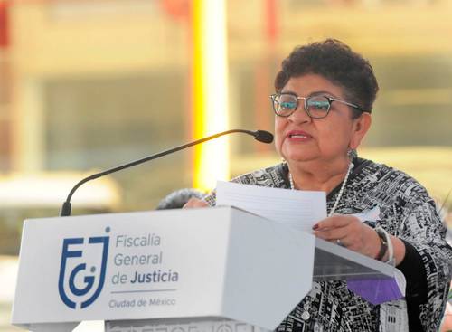 La fiscal capitalina, Ernestina Godoy, informó que agentes de investigación detuvieron a Miguel N, presunto violador serial. Su forma de operar, dijo, era amagar a sus víctimas con un arma punzocortante, después las abrazaba para simular que eran pareja y las llevaba a sitios aislados, donde las agredía sexualmente.