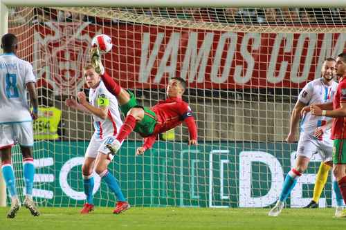 Cristiano Ronaldo amplió a 115 su récord de dianas con los lusos tras la victoria 5-0 sobre Luxemburgo.