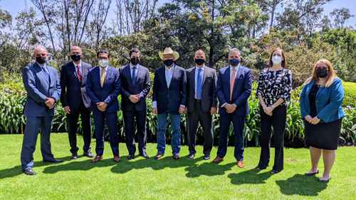 Reunión de representantes independientes con el embajador de Estados Unidos.