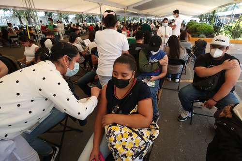 El martes se aplicaron un millón 25 mil 505 dosis en el país y en la capital sigue el proceso.