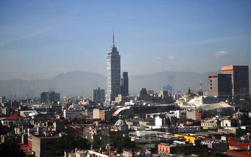 Una vez que culminara la temporada de lluvias, el calor y la contaminación se incrementaron de nuevo por la tarde. Ayer la temperatura alcanzó 29 grados Celsius, aunque por las mañanas el ambiente fue fresco.