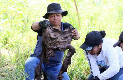 Integrantes de la Brigada Nacional de Bús-queda de Personas cumplieron ayer cuatro días de rastreos para dar con el paradero de sus seres queridos en Oaxtepec y Yautepec, Morelos; hasta el momento han localizado prendas de ropa y huesos de animales.