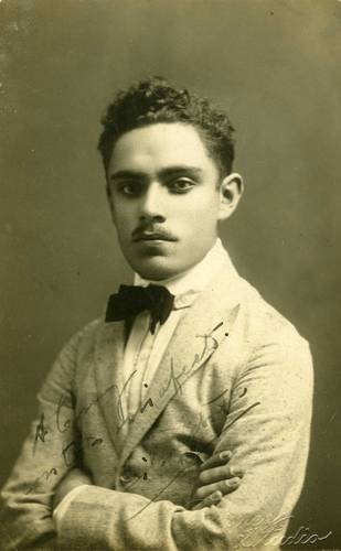 Silvestre Revueltas, ca. 1920, retrato incluido en el libro Los Revueltas: Biografía de una familia, escrito por Rosaura Revueltas.
