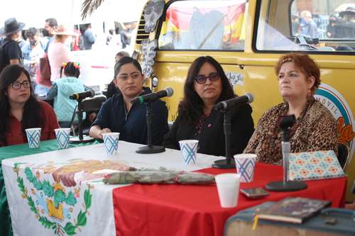 Melisa Arzate, coordinadora de proyectos culturales de la hostería La Bota, dirigió la conversación entre las periodistas (de izquierda a derecha) Beatriz Gaspar, Aminetth Sánchez, Mónica Mateos-Vega y Mónica Maristain, además de Ariadna Lobo.