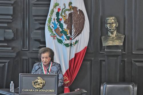 El pasado 7 de octubre, Ifigenia Martínez fue distinguida en la vieja casona de Xicoténcatl, del Senado, con la medalla Belisario Domínguez.