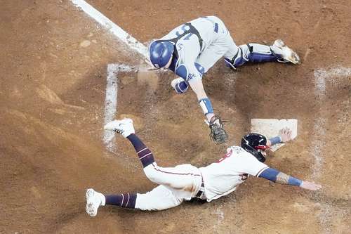 Por segunda noche consecutiva, los de Atlanta dejaron a los angelinos tendidos en el campo.