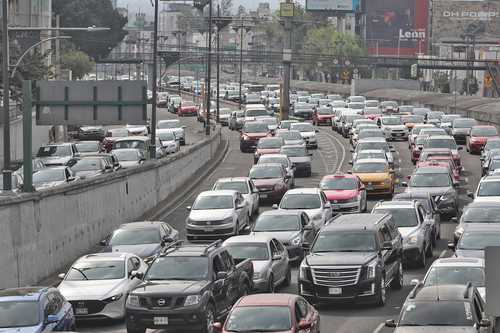 Por segundo día consecutivo, las congestiones viales en la capital estuvieron a la orden del día.