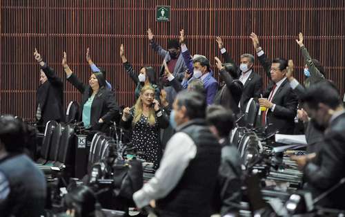 Votación en San Lázaro durante el debate de la miscelánea fiscal.