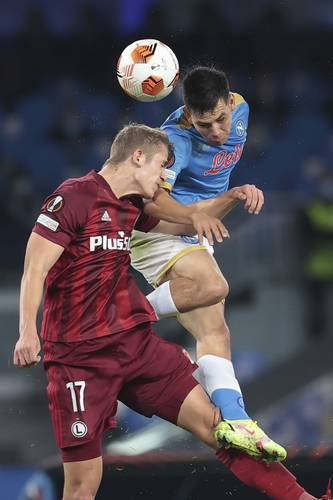 El mexicano Irving Chucky Lozano jugó de titular en el triunfo 3-0 de los napolitanos sobre el Legia, de Varsovia.