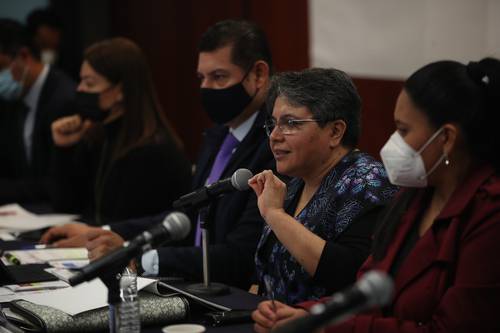 Raquel Buenrostro, jefa del SAT, en reunión de trabajo con las comisiones del Senado que dictaminan la minuta de Ley de Ingresos.