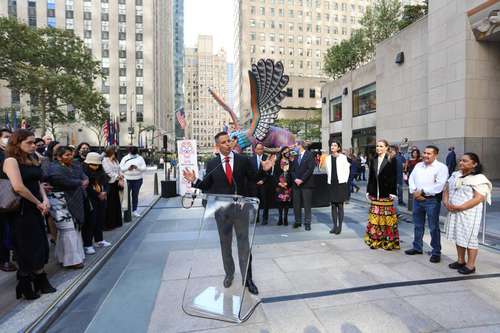 El gobernador de Oaxaca, Alejandro Murat, inauguró ayer una muestra alusiva al estado en el Rockefeller Center, la cual durará hasta el 22 de noviembre.