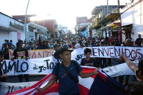  El contingente ayer antes de partir de Tapachula Foto Afp y Cuartoscuro