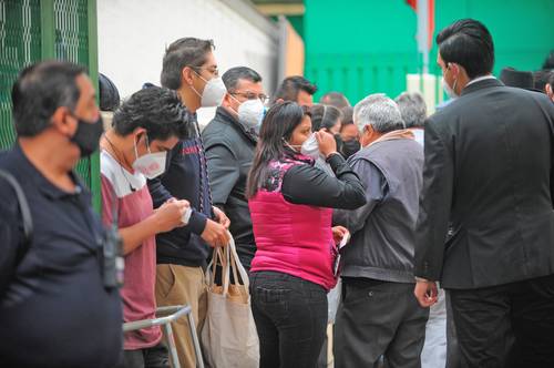 Acompañados del abogado Cristopher Estupiñán Martínez, un grupo de víctimas del accidente de la línea 12 del Metro, en el que murieron 26 personas y más de 100 resultaron lesionadas, se presentó a la audiencia citada ayer en los juzgados de control y juicio oral del Tribunal Superior de Justicia de la Ciudad de México.