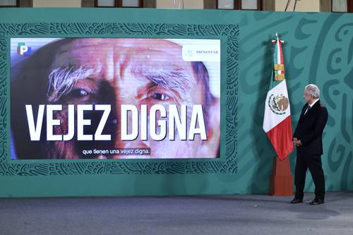 APOYO A ADULTOS MAYORES EN LA CDMX. El presidente Andrés Manuel López Obrador anunció que hoy empieza la entrega de tarjetas de Bienestar a los mayores de 65 años en la capital.