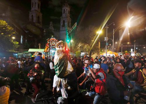 Después de un año sin festejar al santo patrono de las causas perdidas, desde anoche cientos de feligreses llegaron con sus juditas a cuestas.