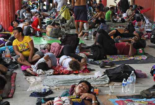 Momentos de descanso para los integrantes de la caravana por la justicia, la dignidad y la libertad del pueblo migrante, en Escuintla, Chiapas.