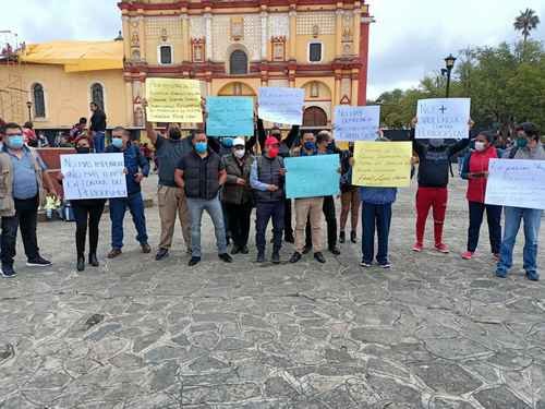 La prensa chiapaneca repudia el cobarde asesinato de López Arévalo, se leyó en pancartas.