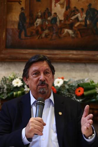 El senador Napoleón Gómez Urrutia acusó a la empresa Peñoles de orquestar ataque en su contra.