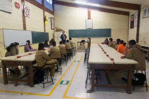 La SEP señaló que es necesario potenciar las habilidades personales de los profesores que contribuyan al desarrollo óptimo de sus estudiantes. En la imagen, reinicio de clases en la Ciudad de México.