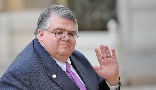 El Banco de Pagos Internacionales (BIS, por sus siglas en inglés) renovó este lunes el mandato de su director gerente, Agustín Carstens (en imagen de archivo). En un comunicado, el BIS informó que su junta directiva extendió la gestión de Carstens a junio de 2025. El mexicano tenía previsto finalizar su periodo actual en noviembre de 2022. Mientras el subdirector gerente, Luiz Awazu Pereira da Silva, mantendrá su cargo hasta agosto de 2023, lo que supone una extensión de un año frente a su actual periodo. “Tanto Agustín como Luiz han tenido un liderazgo destacado a medida que el banco se transforma con la estrategia de innovación de 2025, en medio de los desafíos provocados por la pandemia de coronavirus”, destacó Jens Weidmann, presidente de la junta directiva y gobernador del Bundesbank.