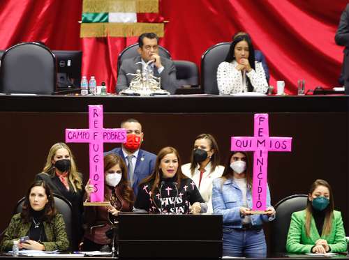  Intervención de la legisladora priísta Karina Barrón durante la sesión de ayer para debatir el Presupuesto de Egresos 2022. Foto Guillermo Sologuren