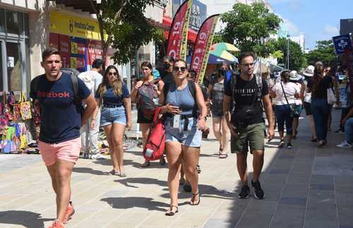 El turismo internacional aumenta en Playa del Carmen y la mayoría de los destinos de playa.