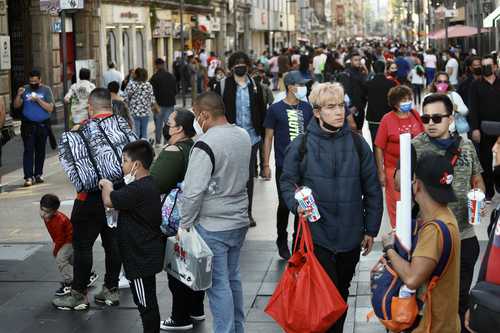 Con mayor confianza, miles de ciudadanos acuden a sus compras y algunos ya no portan cubrebocas.