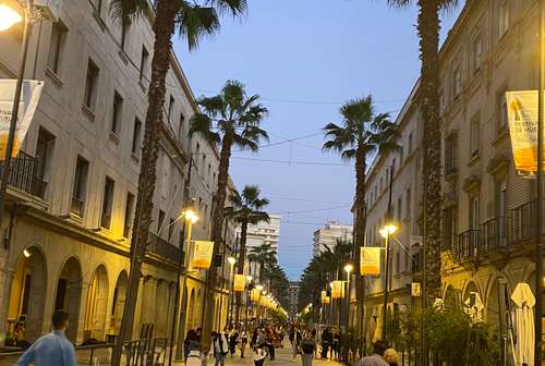Uno de los paseos peatonales en Huelva, ciudad que albergará la edición 47 del Festival de Cine Iberoamericano que empezó el pasado viernes.