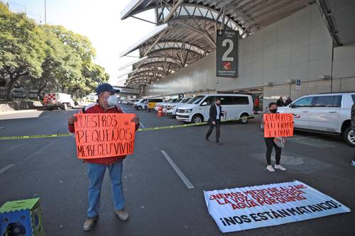 A diferencia del martes anterior, el bloqueo de ayer en el acceso a la Terminal 1 del aeropuerto capitalino fue de tres horas.