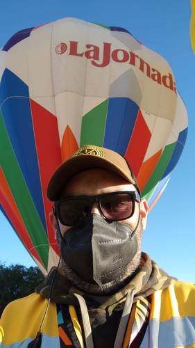 El Festival Internacional del Globo, realizado hace unos días en León, Guanajuato, cumplió su 20 aniversario. Para celebrarlo, cientos de globos aerostáticos surcaron el cielo para convertirlo en una acuarela iridiscente de color y espectacularidad. El encuentro, como es costumbre, contó con la participación de La Jornada.