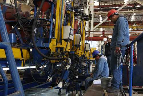 Las horas trabajadas disminuyeron 0.1 por ciento y las remuneraciones medias reales aumentaron 0.8 por ciento frente a agosto pasado.