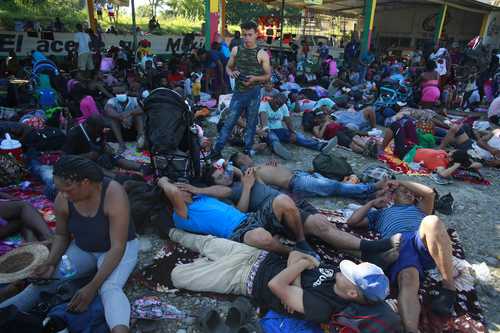 Haitianos, centro y sudamericanos pernoctaron en el municipio de Escuintla.