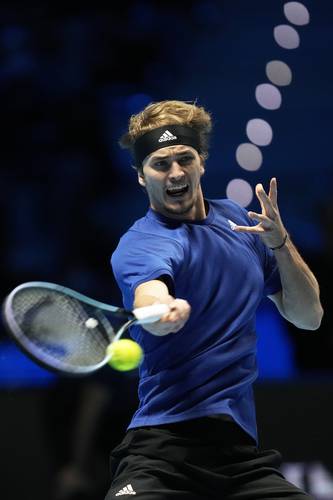 El tenista alemán frenó al serbio en su intento de igualar el récord del suizo Roger Federer de seis títulos en el Masters ATP.