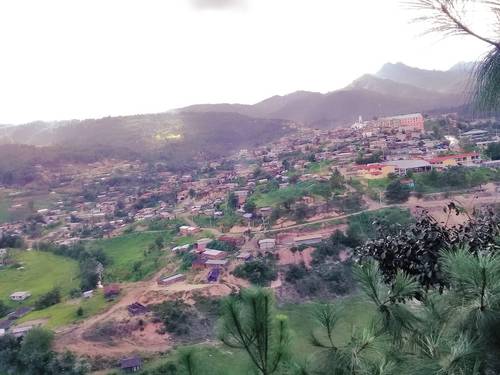 Panorámica del municipio de Cochoapa el Grande, uno de los más pobres del país y donde, según Abel Barrera Hernández, director del Centro de Derechos Humanos de la Montaña Tlachinollan, prevalecen los matrimonios forzados de mujeres menores de edad y no hay aún acciones contundentes para evitarlo.