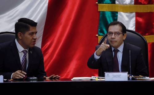 Luis Antonio Ramírez (derecha) sostuvo que los 214 hospitales del Issste están listos para reconvertirse y atender casos de Covid si se presenta una cuarta ola.