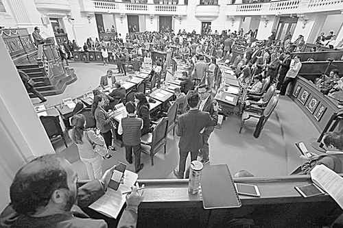 Quisieron atribuirlo a la anterior Legislatura, pero los diputados se aprobaron un aumento.