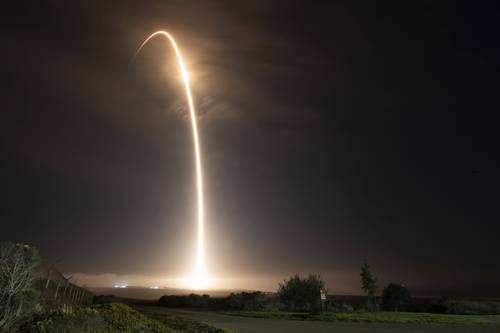 La NASA lanzó con éxito, desde la Base de la Fuerza Espacial Vandenberg, en California, el cohete SpaceX Falcon 9, que lleva a DART, el artefacto que probará si es posible desviar un asteroide a gran velocidad si amenazara a la Tierra.