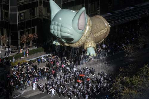El globo Baby Yoda flota durante el 95 desfile anual del Día de Acción de Gracias de Macy’s en la ciudad de Nueva York.