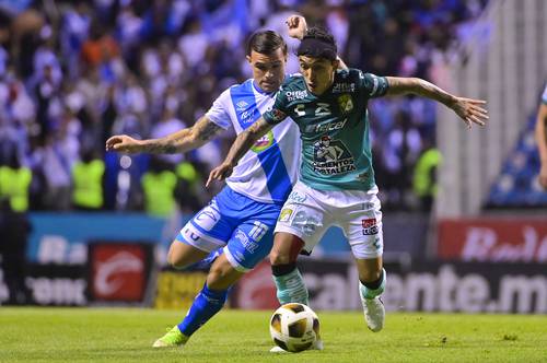 El equipo poblano consiguió la victoria gracias a los goles de Pablo Parra y Maximiliano Araujo, mientras Stiven Barreiro descontó por el conjunto esmeralda.