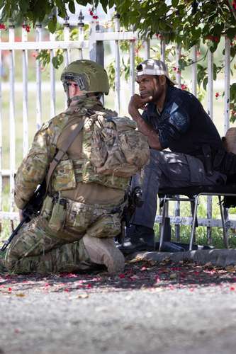  Fuerzas de paz australianas fueron desplegadas en la capital, Honiara. Foto Afp