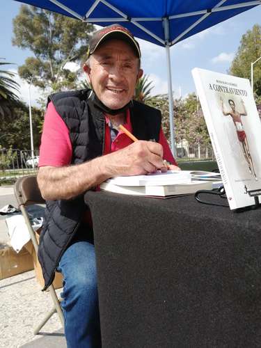 El profesor dirige actualmente a los maratonistas peruanos Nelson Ito y Wily Canchanya, quienes competirán hoy en el maratón de la Ciudad de México.